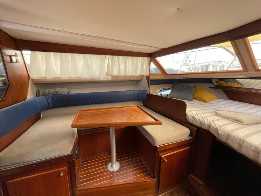 Отель Barco Acogedor - Cosy Boat - Барселона Экстерьер фото